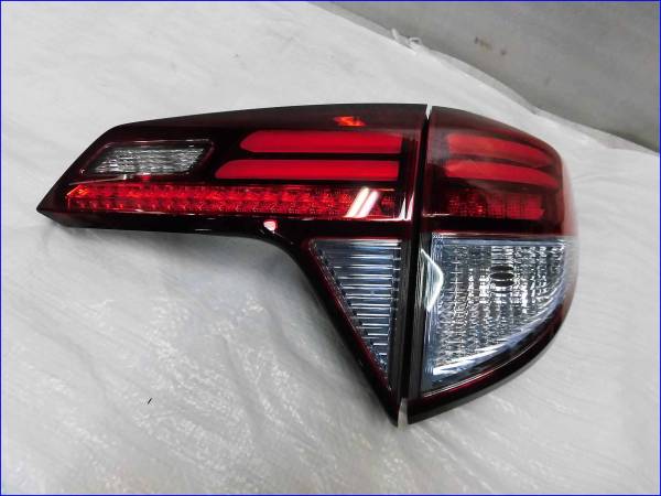 ホンダ／RU3 ヴェゼル テールランプ右 ライト 自動車メーカー別