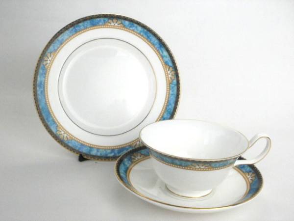 ウェッジウッド　カーゾン　カップ＆ソーサー＆ケーキ皿トリオ