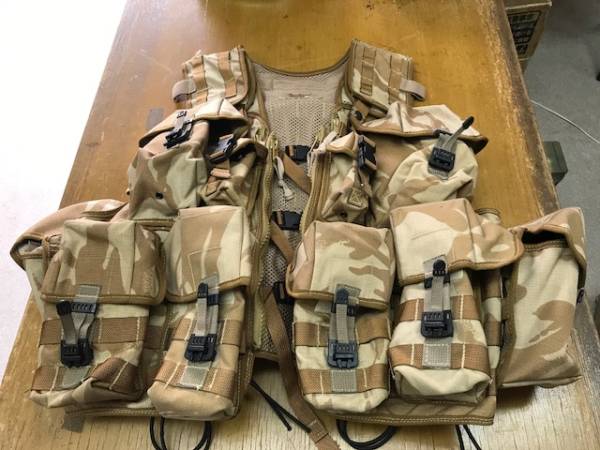 イギリス軍 ロードキャリング タクティカルベスト デザートDPM ポーチ