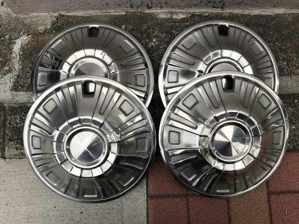 旧車 日産 ダットサン サニー B211 DX用 ホイールキャップ