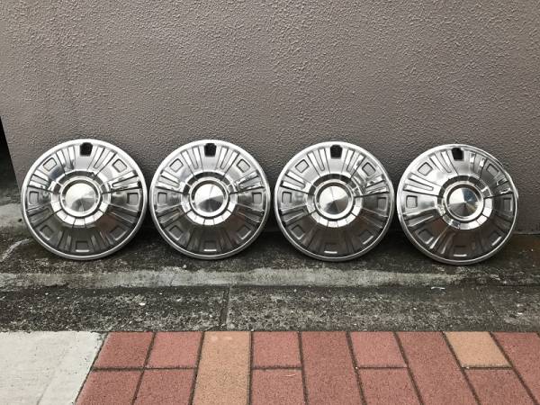 旧車 日産 ダットサン サニー B211 DX用 ホイールキャップ