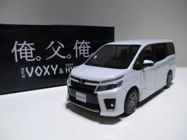 新型　VOXY ヴォクシー　　ミニカー　カラーサンプル 1⁄30 VOXY ZS 前期 トヨタ 新型ヴォクシー ハイブリッド カラー