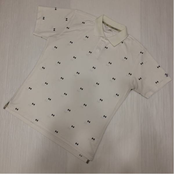 【UNDER ARMOUR アンダーアーマー】ロゴ マーク刺繍 マーク総柄プリント 半袖ポロシャツ オフホワイト M