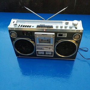 【希少】HITACHI レトロ　ラジカセ TRK-8600 ジャンク25-058 希少】HITACHI レトロ ラジカセ TRK-8600 ジャンク25-058 希少