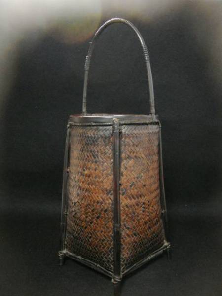 蔵出し/竹編籠花入 竹編花篭 編提梁花篭 編手付花籠 竹細工 茶道具花筐 時代物