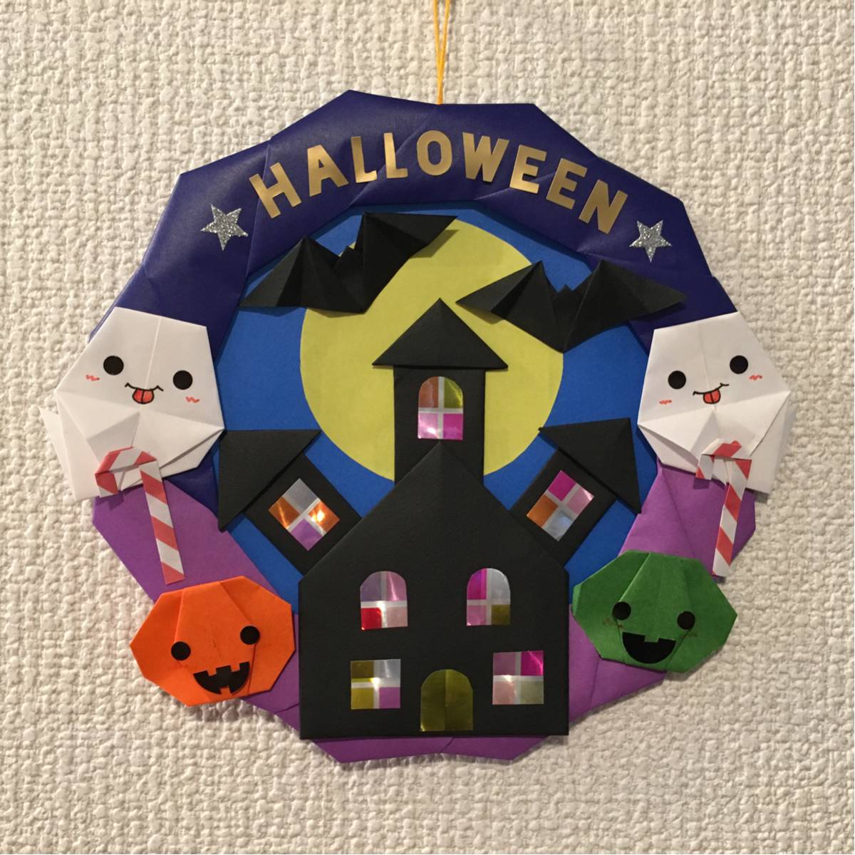 折り紙リース ハロウィン ステンドグラスの窓のお城 ハンドメイド 壁面飾り 9月 10月 壁飾り 幼稚園 保育園 オバケ カボチャ Halloween 折り紙 千代紙 売買されたオークション情報 Yahooの商品情報をアーカイブ公開 オークファン Aucfan Com