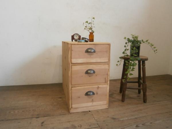 P966◆引き出し3杯◆木肌色のレトロな古い木製収納棚◆陳列台ラック店舗什器ケースA笹4