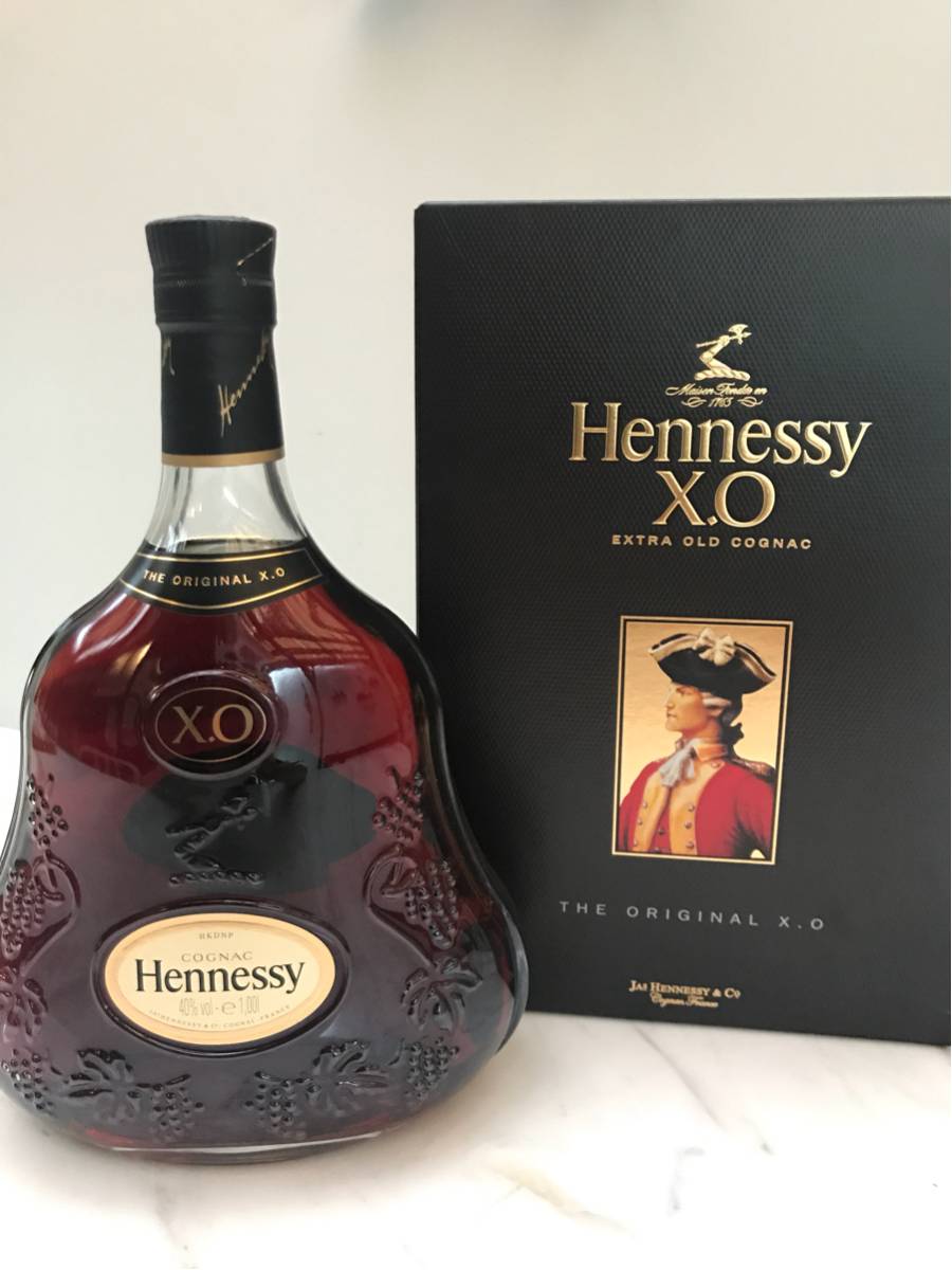 【未開栓】Hennessy ヘネシー XO エクストラオールドコニャック 黒キャップ クリアボトル ブランデー 1000ml 40% 箱あり(箱に少し傷あり)
