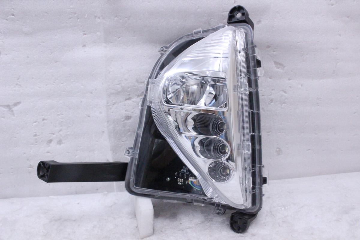 70-1282★美品 LED★ZVW50 プリウス★左フォグランプ KOITO 47-83★ASSY ZVW51/55★トヨタ