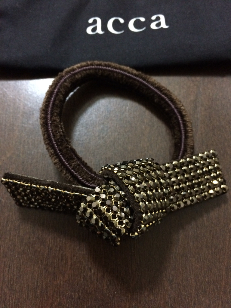 美品 アッカ【acca】リボンゴム ブラウン