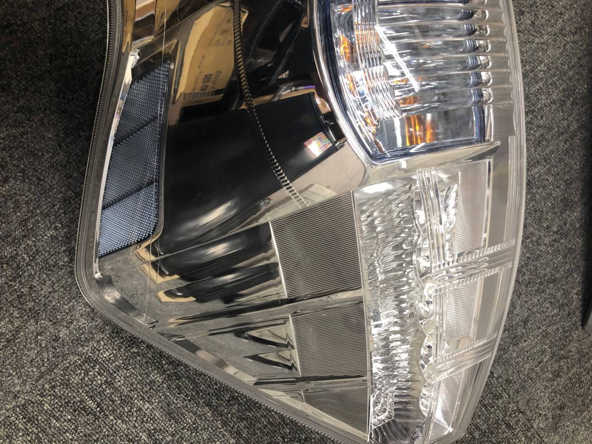 トヨタ プリウス アルファα 純正 左右テールランプ 左右セット ZVW40W