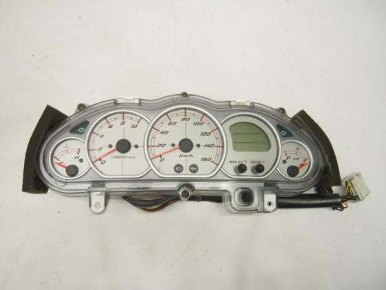 ヤマハ・マジェスティ250（SG03J型）の純正スピードメーター（5連 0