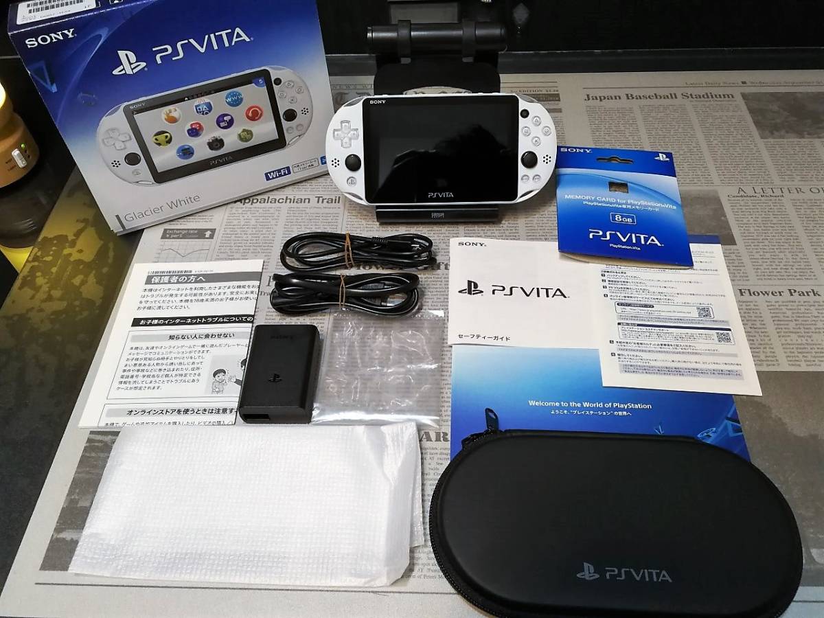PSVITA本体 PS VITA Wi-Fi モデル PCH-2000 ZA22 グレイシャー ホワイト ケース VITAカード 8GB付 極美品 保証有