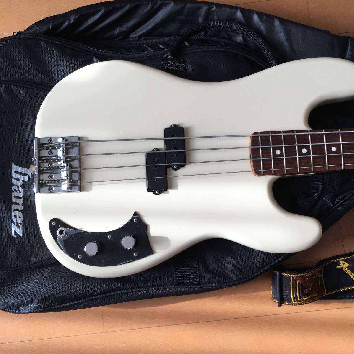 Japan FENDER THE MAD Fender JAPAN 上田剛士モデル AA= PB110-MD4 