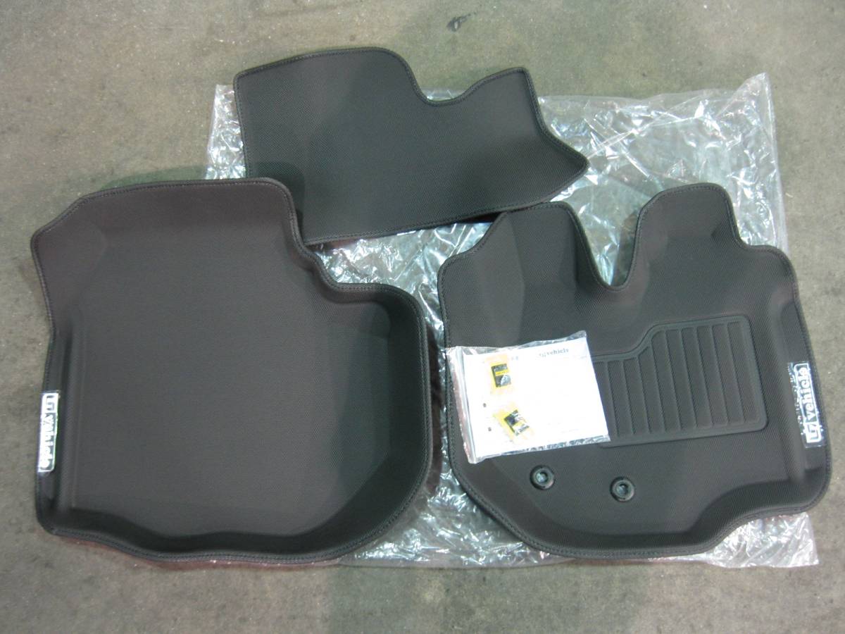 Ui-vehicle(ユーアイビークル)　3Dラバーマット一式　200系ハイエース標準ボディー【新品・未使用】