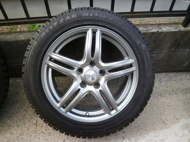 クラウン等ブリジストンブリザックREVO2　215/55-17　アルミホイール付スタッドレスタイヤ４本セット