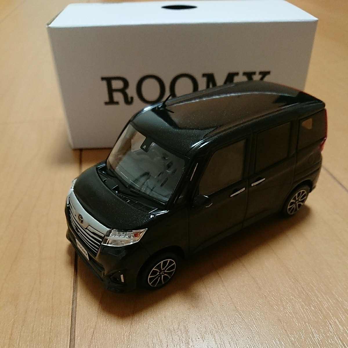新品未使用】トヨタ ルーミー ミニカー ROOMY 1/30スケール カラー