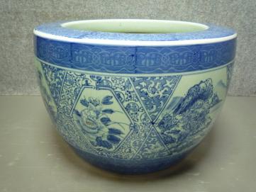 《金正堂》47センチ丸染付山水画と花模様陶器火鉢　茶道具　