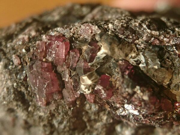 国産鉱物　パイロクスマンガン石　3cm　原石　Pyroxmangite　鉱物標本 パイロクスマンガン石 PYROXMANGITE 田口鉱山 クリスタルポケット 国産