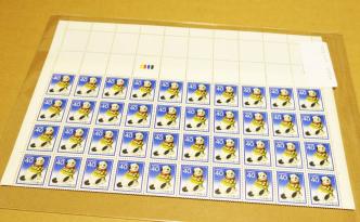 未使用切手　　40円　x　100枚　　＝　　4000円　　　　(30)　　　　　期間限定!! 1000円以上のご落札で送料無料。