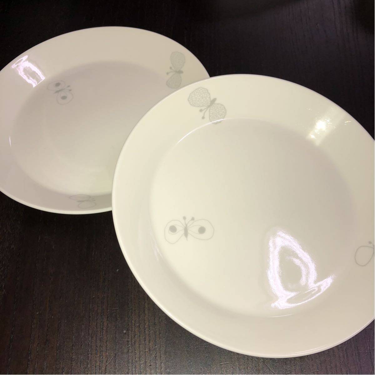 安い，高品質 レア 限定 2枚セット mina perhonen &times; iittala ティーマのプレート グレー choucho イッタラ ミナペルホネン(ミナ ペルホネン)｜売買されたオークション情報、yahooの商品情報をアーカイブ公開 - ミナ ペルホネン