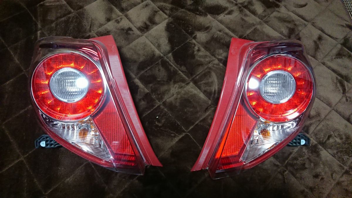130系 ヴィッツ RS テールレンズ テールランプ 純正品 左右セット USED美品！