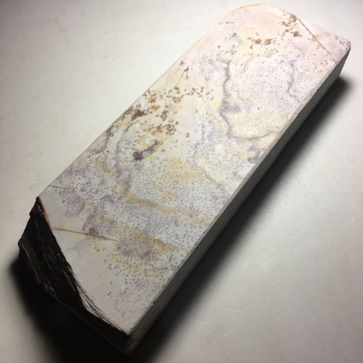 天然砥石 大平 紫墨流し蓮華巣板 823g ／鉋鑿大工道具鋸剃刀包丁