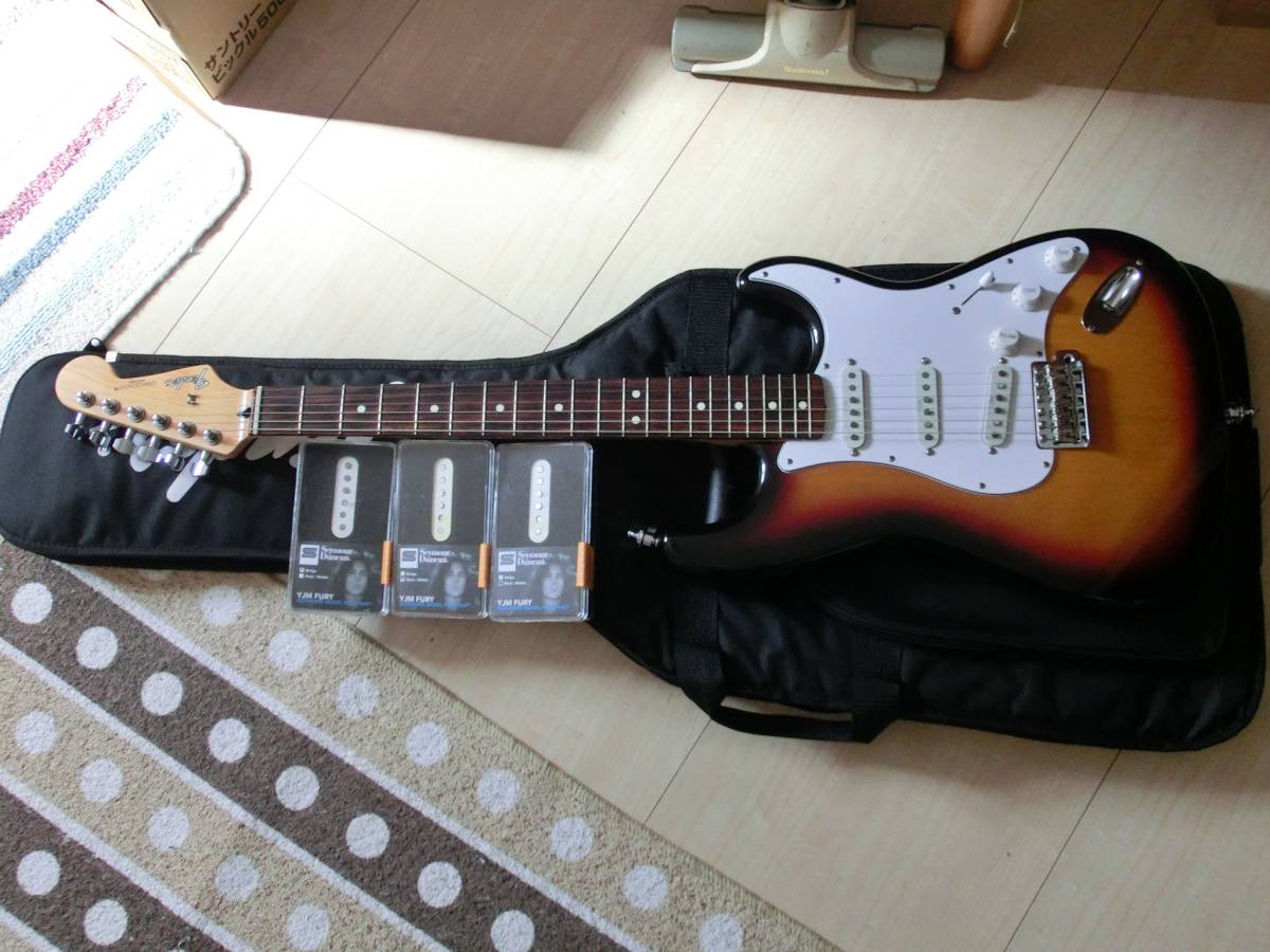 Fender ストラト 黒 stratocaster スクワイヤー qシリアル フェンダー