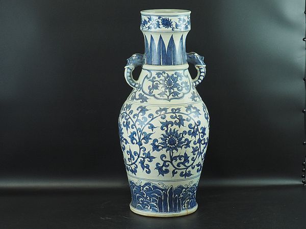 中国 明時代 青花纏枝花紋大花瓶 高さ約54.5cm 古美術