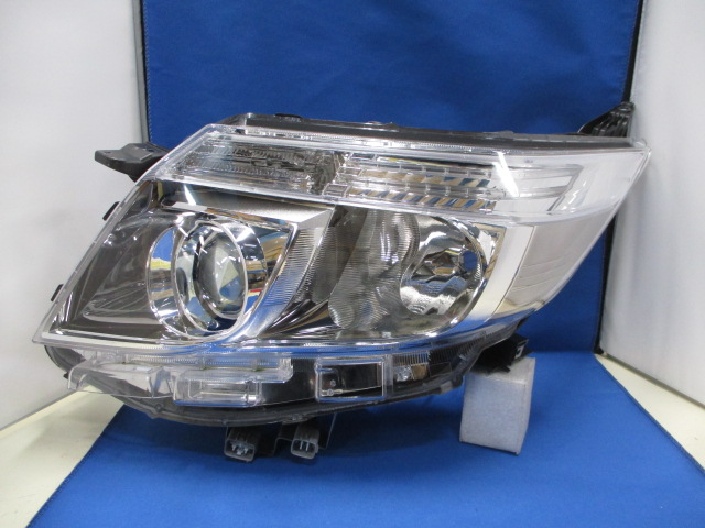 トヨタ ノア ZWR80系 後期 左ヘッドライト LED ノア 後期 左 81170