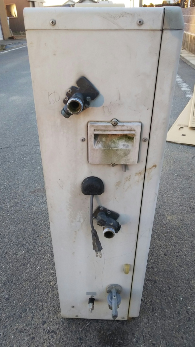 中古1997年製造石油給湯器TOTO-RPH312と同型です。水道直圧のシンプル