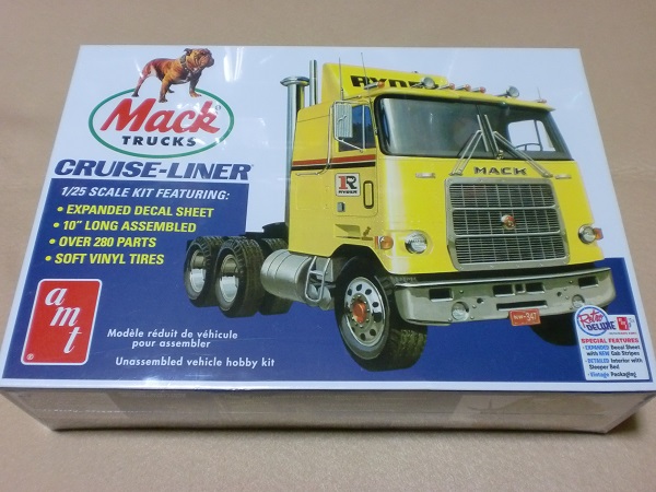 AMT 1/25 マック クルーズライナー セミトレーラー MACK TRUCKS CRUISE LINER AMT 1062　大陸横断アメリカントラック　
