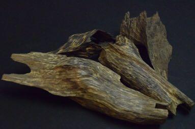 ベトナム ホイアン産 良質 沈香 33g ☆ 香木 伽羅 沈香 白檀 agarwood
