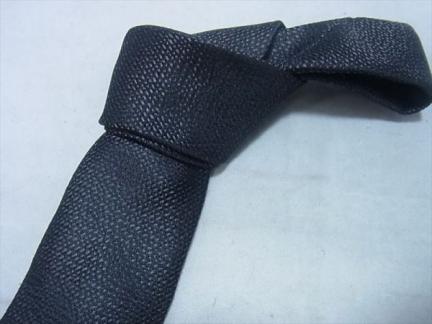 ARMANIアルマーニ 黒　ジオメトリック柄　ネクタイ　新品　正規品　本物　R　0213　aa 017692