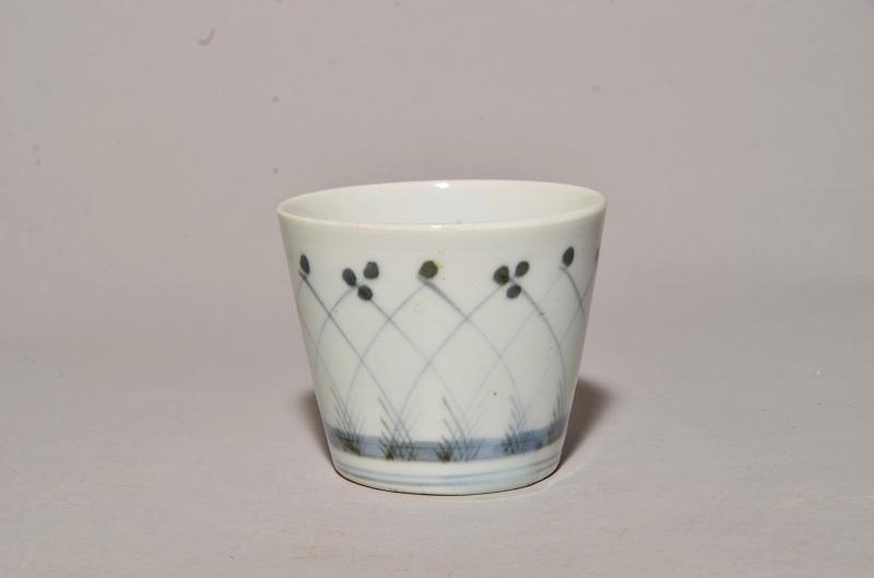 古伊万里草文蕎麦猪口 草文 蕎麦猪口 古伊万里 べた底 江戸初
