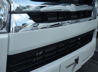 8714*ハイエース200系4型 フロントグリルガーニッシュロアー2/BK