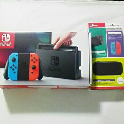 ■ゆうパック送料込み■NINTENDO SWITCH 任天堂　ニンテンドースイッチ　ネオンブルー/ネオンレッド+CYBERアクセサリーセット（SWITCH用）
