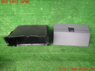 1UPJ-35597516]ランクル70系(HZJ77HV)グローブボックス 中古