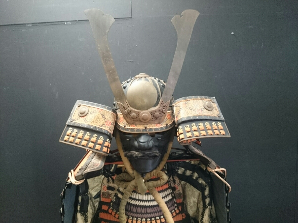 A17292【送安】 等身大 侍 甲冑 大鎧 五月 素掛 胴黒塗り 段オトシ 赤 