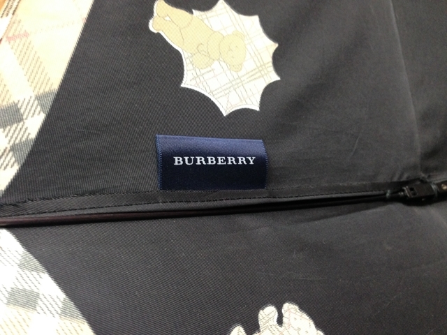 f180308-06F BURBERRY 折りたたみ傘 黒 ブラック クマ 定番柄 