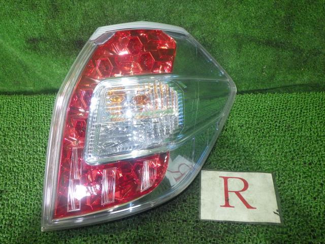 フィットシャトル DAA-GP2 右テールランプ 未テスト品 W0020 33500-TD7