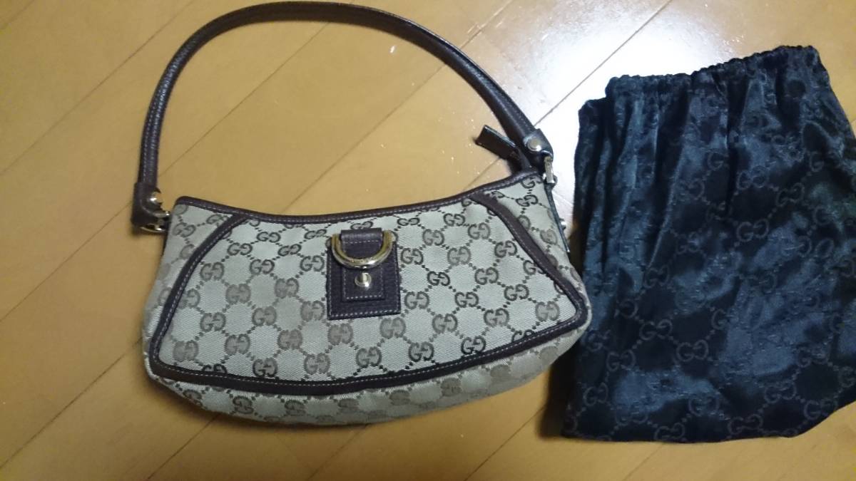 美品本物GUCCIグッチ☆GG柄キャンバスポーチ茶色 バナナポーチ送料無料