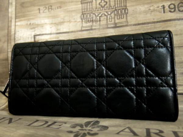 正規品Dior 二つ折り財布 黒 キルティング レディディオール 【公式通販】