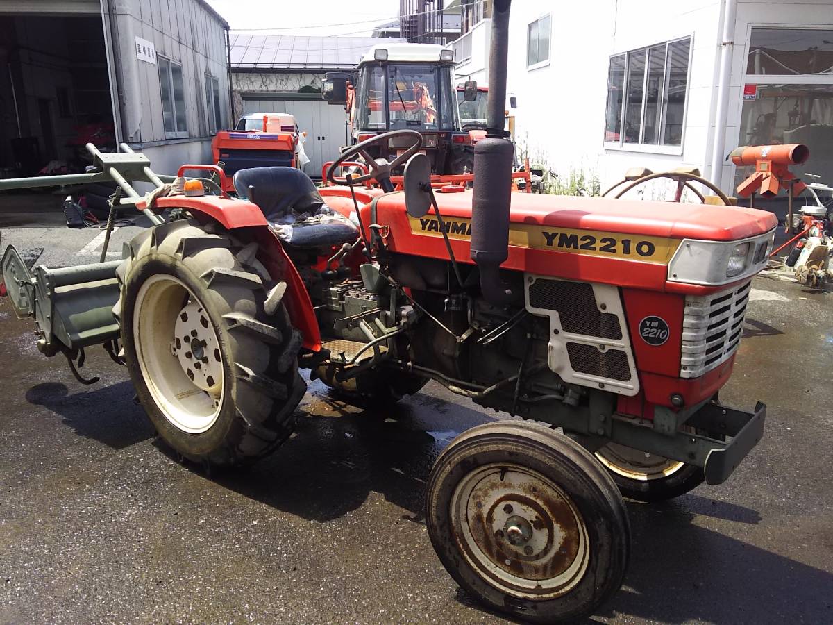 ヤンマトラクター2WD YM2210 エンジンかかります ロータリーなし