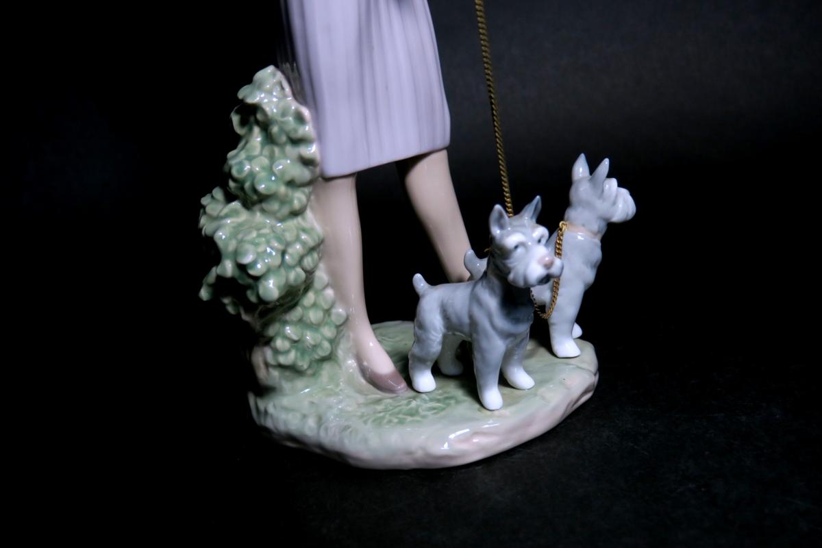 リヤドロ LLADRO フィギュリン ⁄ 犬とお散歩 スペイン 磁器 リヤドロ