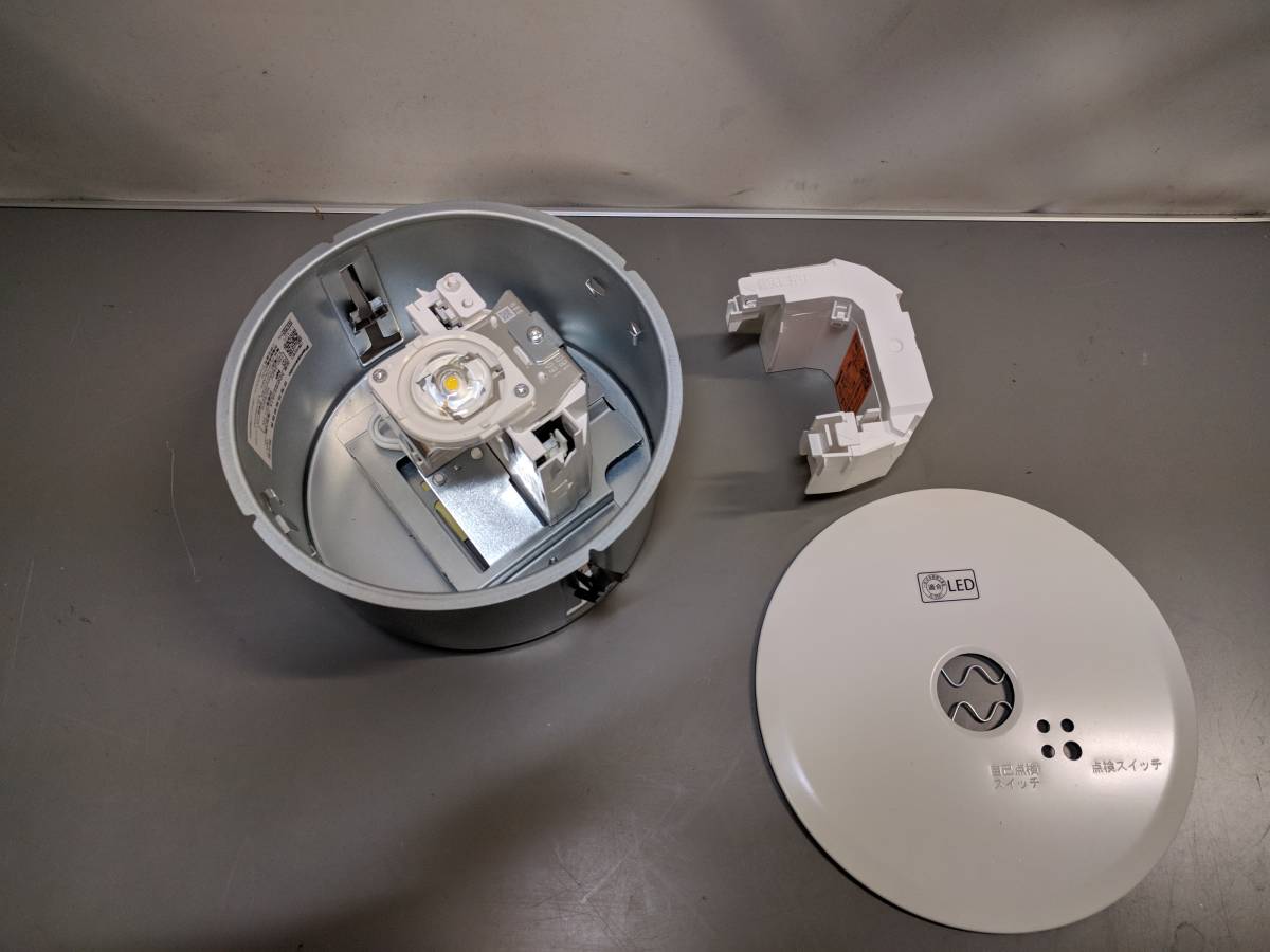 ◇Panasonic 低天井用LED非常灯電池内蔵型 NNFB91615 4台元箱 ◇Panasonic 低天井用LED非常灯電池内蔵型 NNFB91615 4台元箱