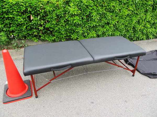 み仲t683 マスター エステ・マッサージベッド 軽量(約11kg)折りたたみ式■幅70×長さ177×高さ52～81cm(調節可)★持ち運び収納袋付き