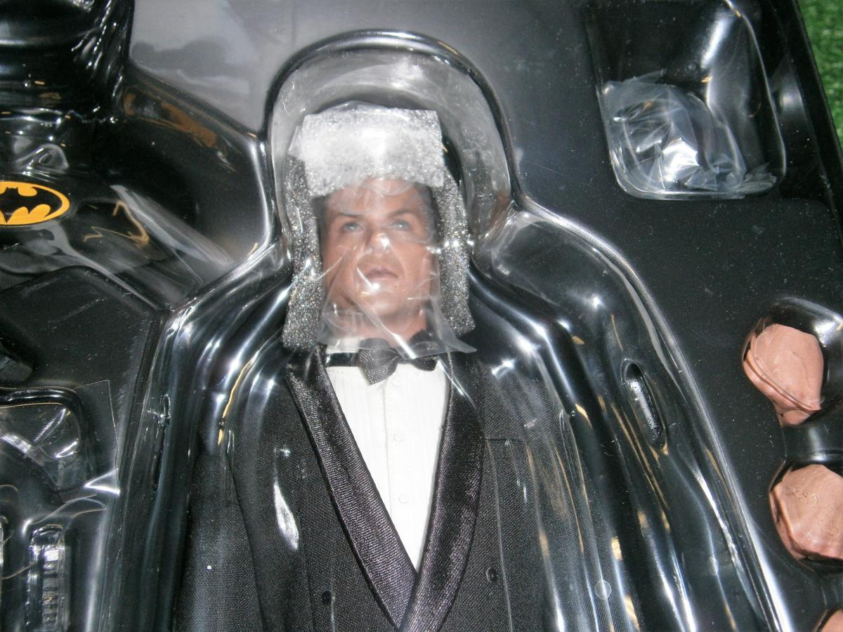 質屋 相場 展示品【HOT TOYS】ムービーマスターピース バットマン
