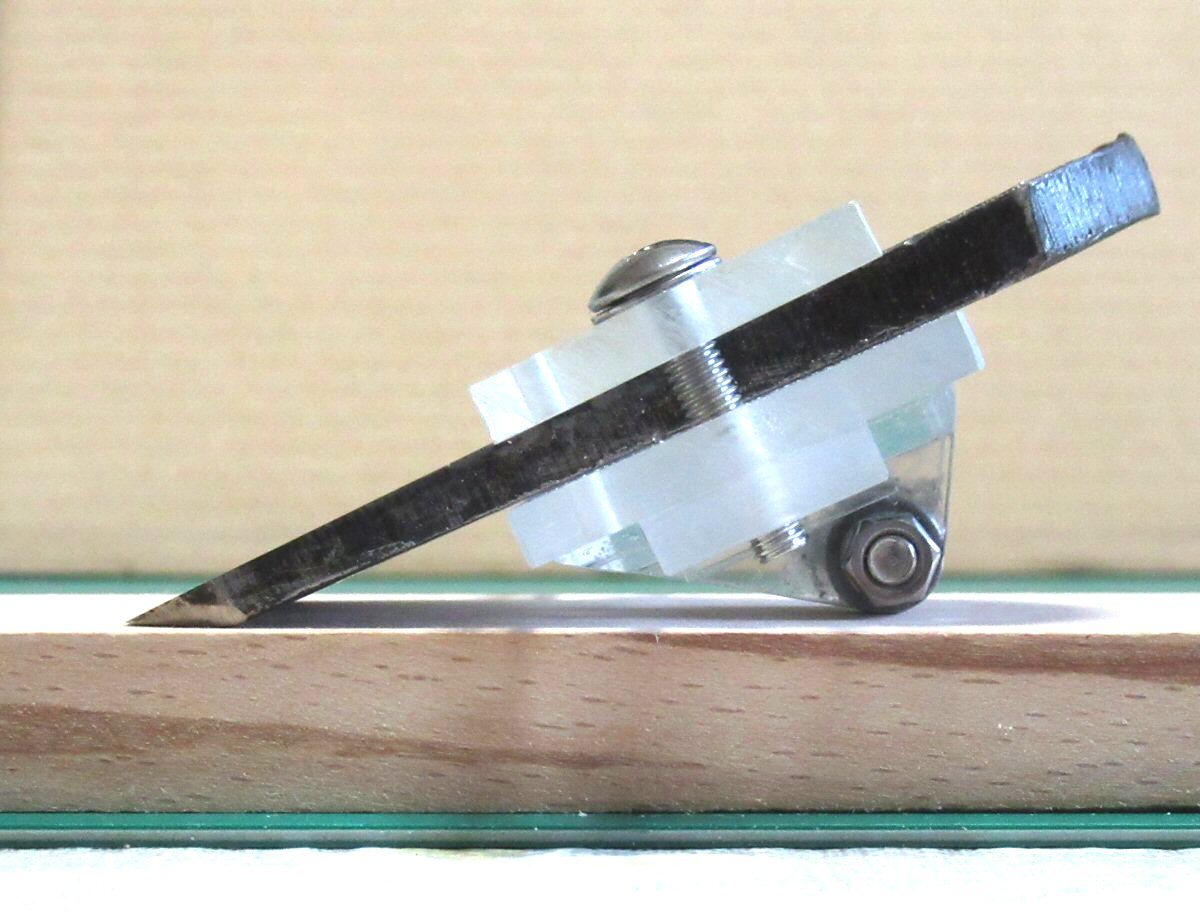 鉋やノミの刃先研磨を精度良く仕上げる、手作りの刃物研ぎ器 C