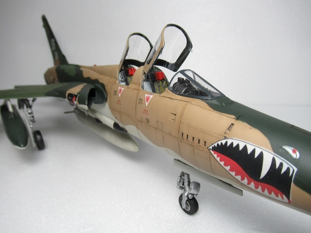 モノグラム 1/48 F-105G ワイルドウィーゼル 完成品 【公式通販】